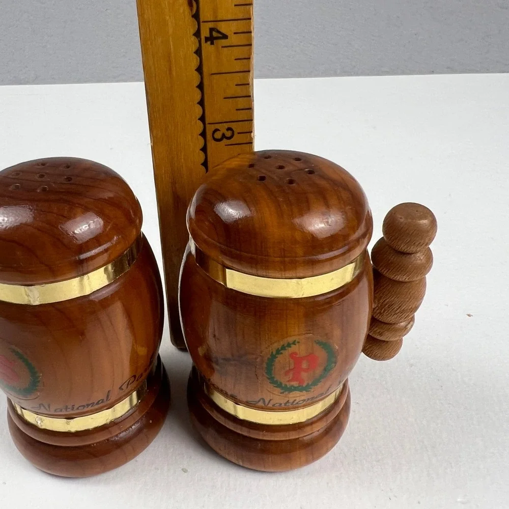 Vintage Yellowstone National Park Salt Pepper Shaker Set Wood Mug Souvenir Brown